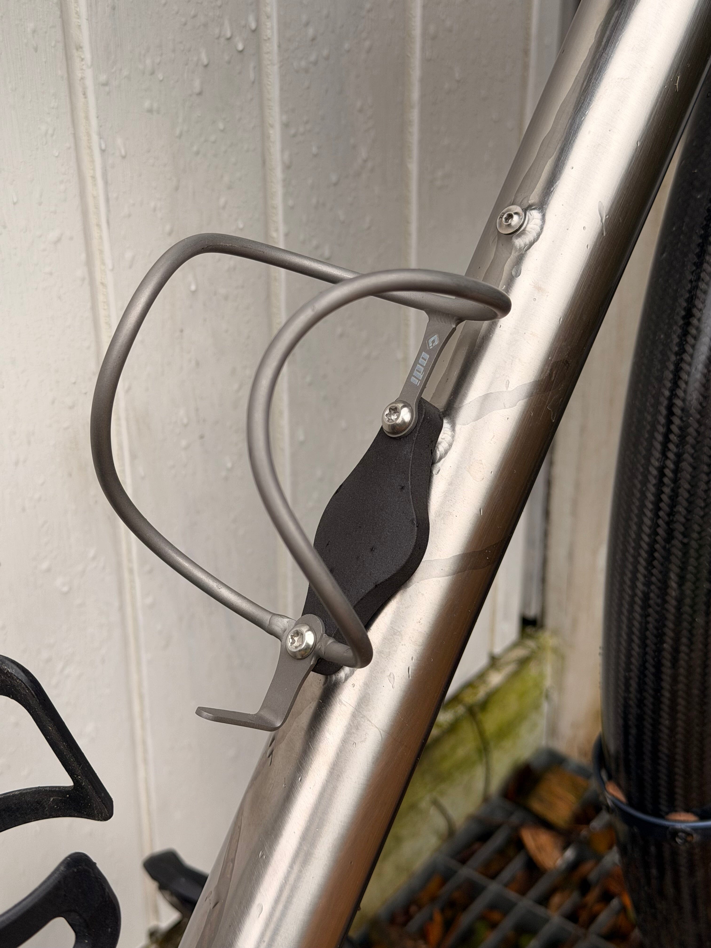 Bottle Cage Mount for AirTag