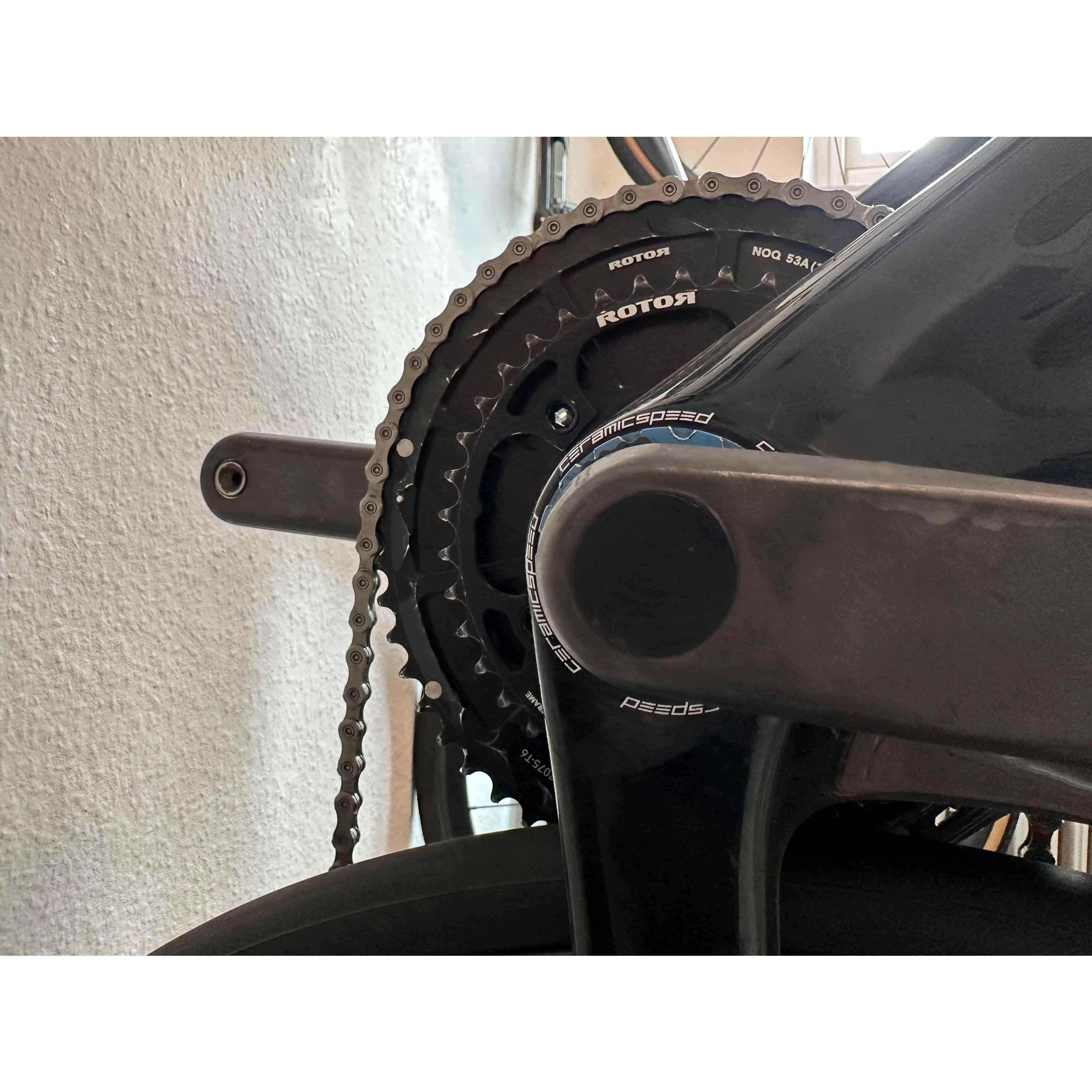 SRAM DUB Red crankset with aerocover installed for improved aerodynamics